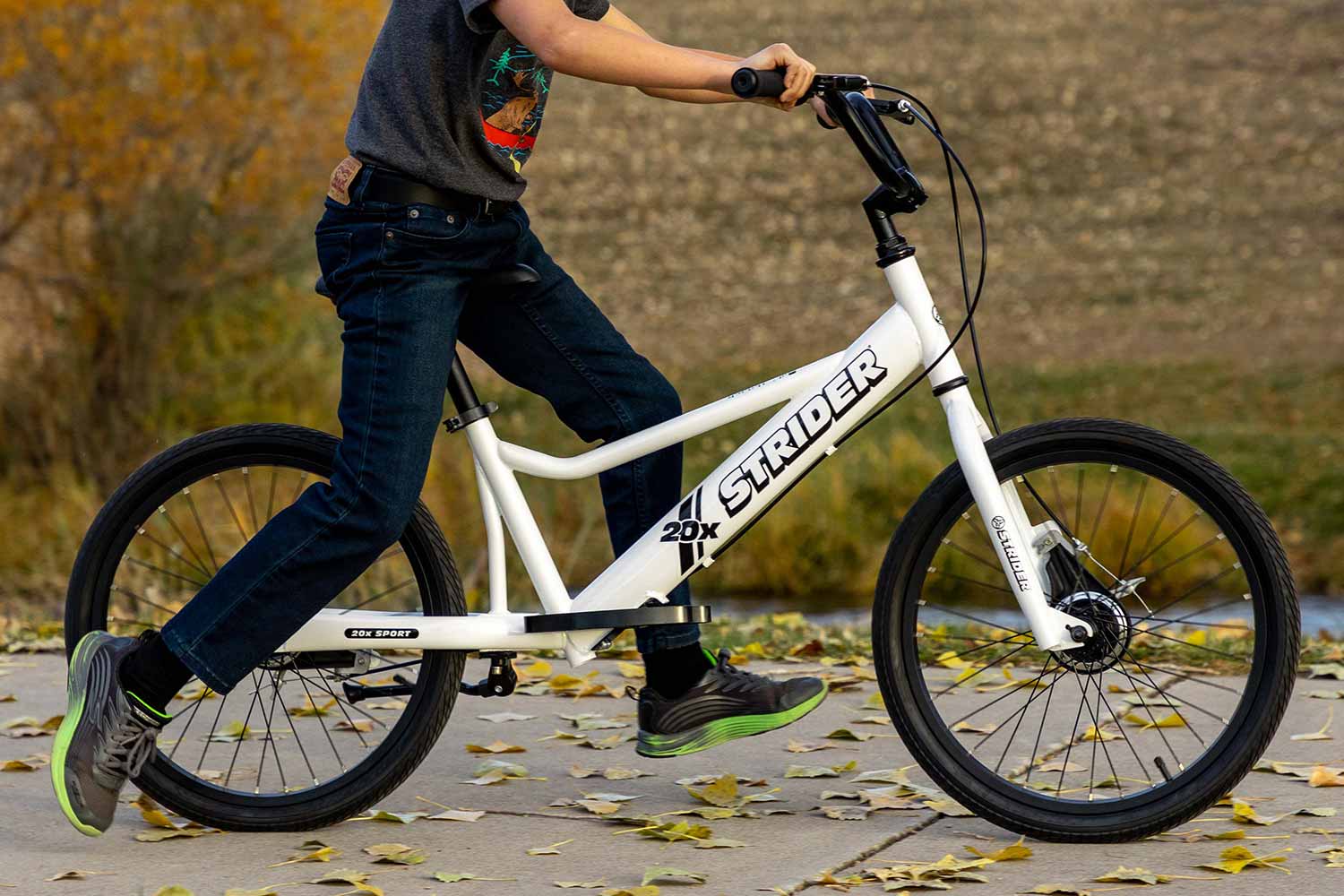 A rider using the Strider 20x Sport, a 20" all-in-one balance and pedal bike